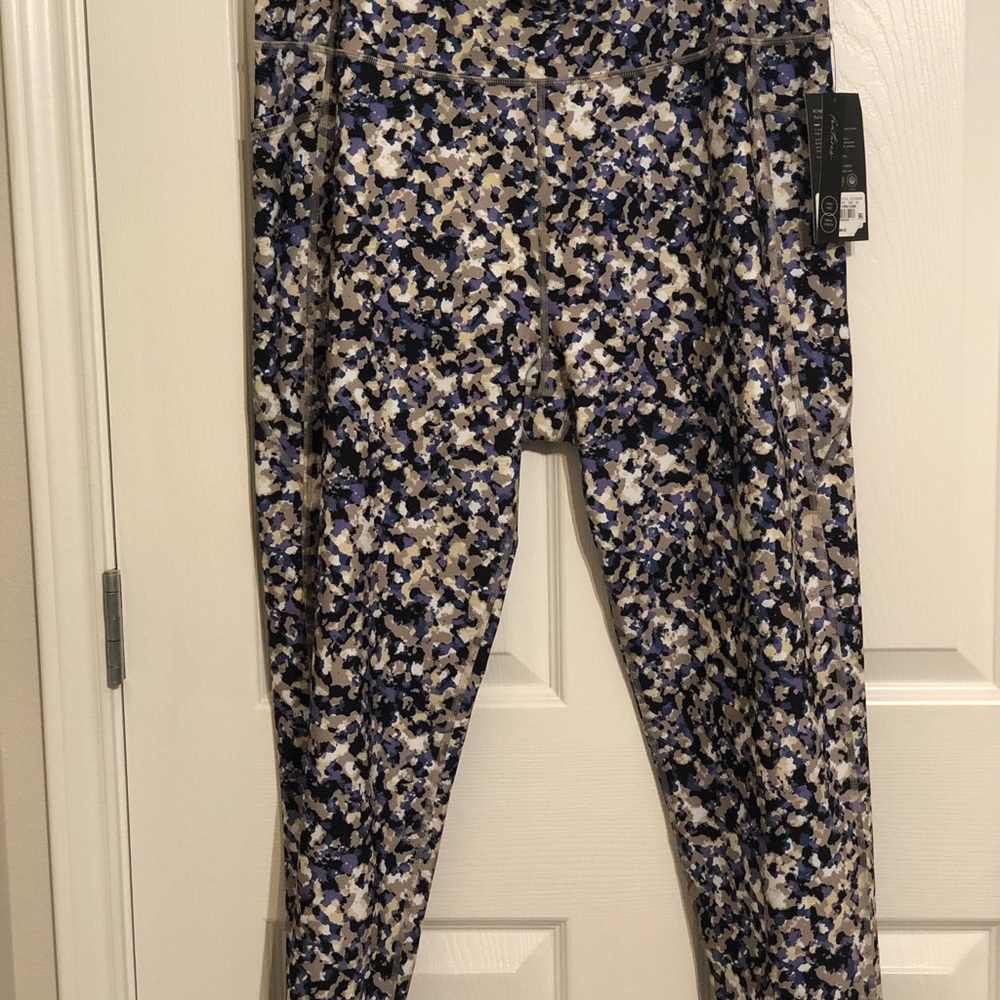 NWT-Kinesis leggings